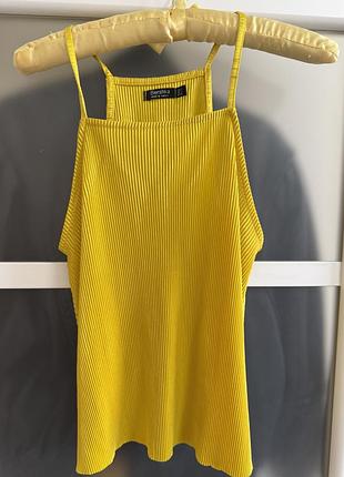 Топ bershka жовтий колір,розмір s,підійде і на xs.