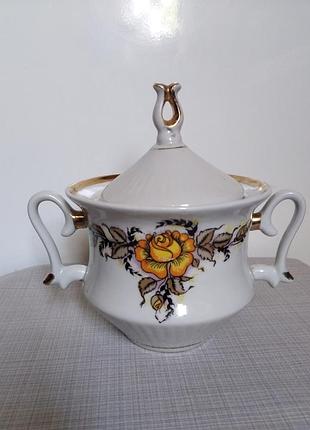 Сахарница ,, роза ,, фарфор. позолота