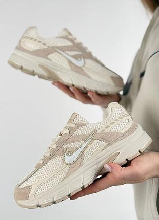 Женские кроссовки nike initiator beige