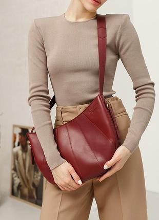 Женская кожаная сумка в форме полумесяца