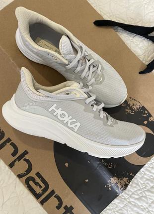 Кросівки від hoka