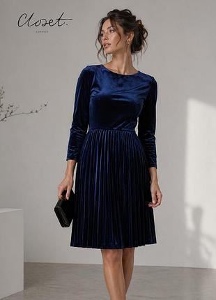 Синее бархатное платье с плиссе по низу closet