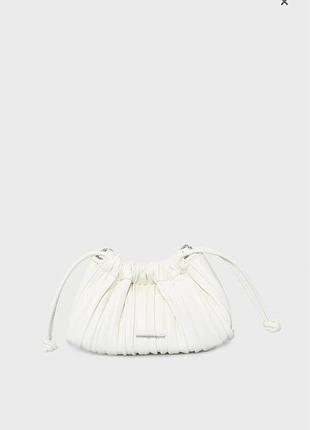 Calvin klein жіноча біла сумка plisse mini drawstring