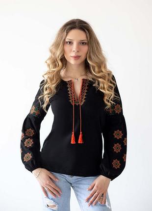 Красивая женская вышиванка
