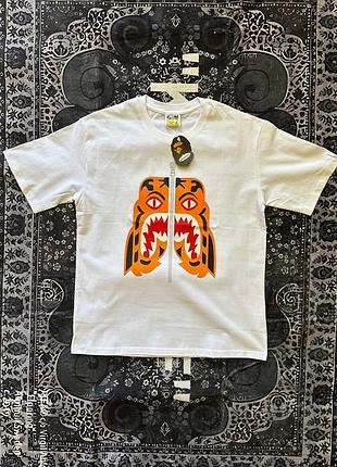 Футболка від бренду bape