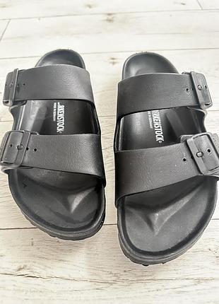 Взуття birkenstock. сандалі, сланці