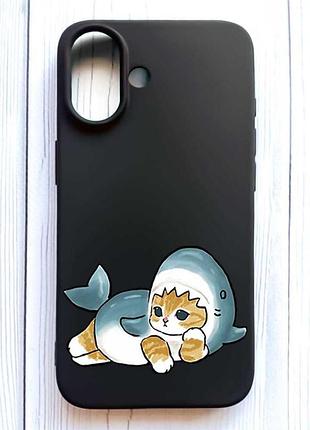 Матовый черный чехол на iphone 16 котенок акула (принт 355)