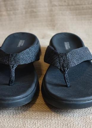 Легкі темно-сірі меланжеві текстильні фірмові шльопанці skechers on the go 5-gen 39 р.(26 см.)