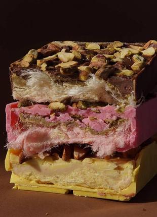 Набір шоколаду choco trio pistachio sapphire, 200 г & pink velvet, 200 г & orange sard, 200 г gregory mill