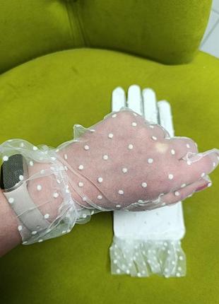 Женские короткие винтажные перчатки в горошек белые