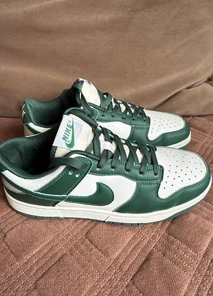 Кросівки унісекс nike dunk low стан ідеальний розмір 40 25,5 см