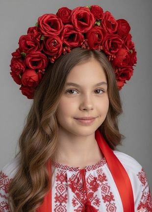 Высокие сценические венки, большой красный венчик маки