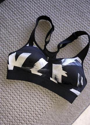 Топ спортивний з чашками adidas
