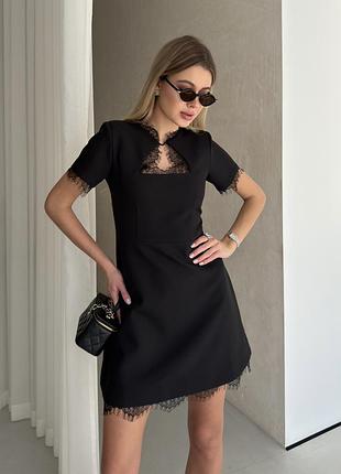 Платье мини из костюмной ткани с кружевом