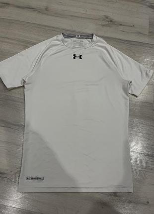 Біла спортивна футболка under armour