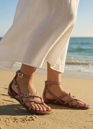 Босоножки-гладки женские guess us 6.5 и 8, пудра, новые