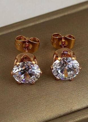 Сережки xuping jewelry гвоздики 9 мм оправа корона золотисті