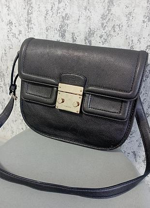 Кожаная сумочка dkny.