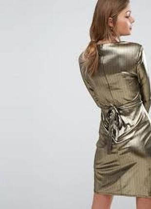 Нарядное платье цвета металлик с декольте и запахом спереди от new look7 фото