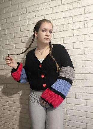 Короткий вязаный кардиган