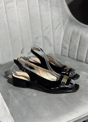 Salvatore ferragamo туфлі слінгбеки 36р