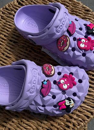Детские кроксы сабо crocs classic geometric kids crocs geometric kids lavender