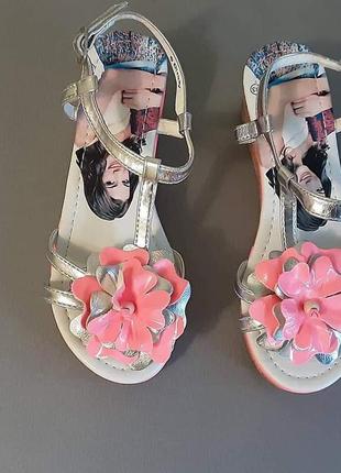 Стильные босоножки disney.
