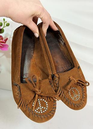 Замшевые оригинальные балетки лоферы с бахромой minnetonka