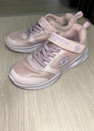 Легенькі кросівки skechers