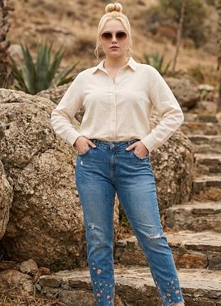 Женские джинсы с потертостями с вышивкой zara premium denim 44 размер