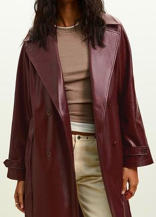Тренч из искусственной кожи stradivarius.