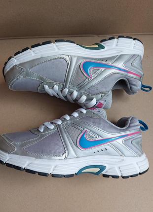 Оригинальные.кроссовки nike. размер 36,5 стелька 23,5