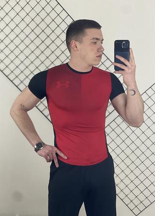 Червоно чорна компресійна футболка under armour перфорована
