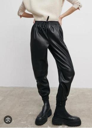 Джоггеры из кожзама zara