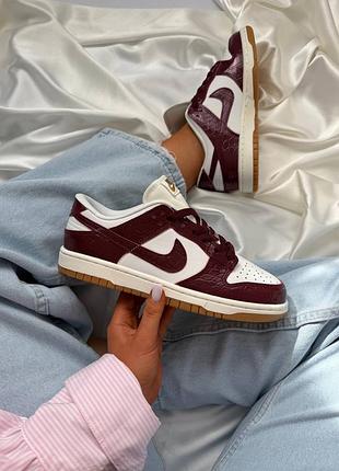 Жіночі кросівки nike sb dunk burgundy croc