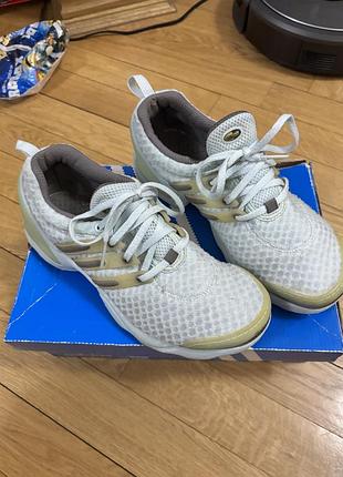 Жіночі кросівки adidas, 38 розмір
