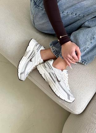Nike initiator beige brown