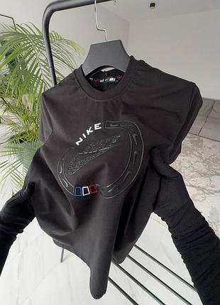 Стильна чоловіча футболка nike
