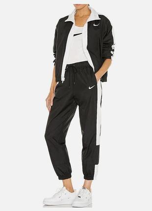 Оригінал жіночий спортивний костюм nike sportswear women's black/white repel essential jacket dv3006-010 найк s