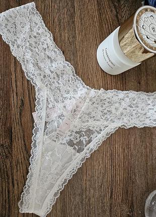 Кружевные трусики стринги victorias secret