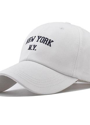 Белая бейсболка от narason с черным лого new york