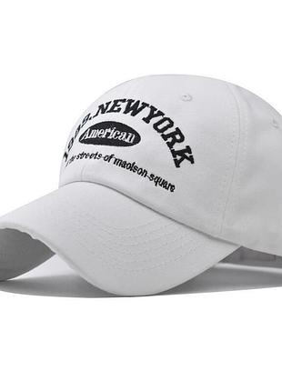 Белая унисекс бейсболка narason с черным лого new york