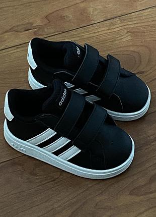 Кросівки дитячі adidas р. 21