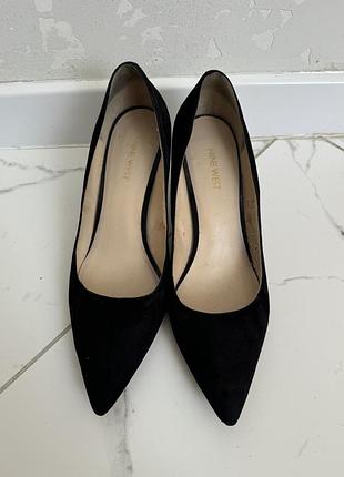 Туфлі nine west гострим носком та високим підбором-шпилькою.