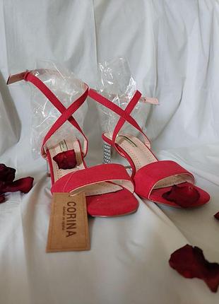 Босоножки «corina» (испания) с акцентным каблуком р.38
