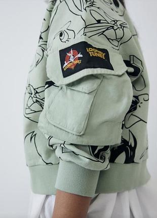 Свитшот — модель looney tunes limited edition в мятном цвете от бренда zara.