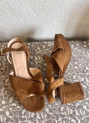 Босоножки zara