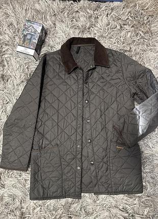 Легкая стеганая куртка barbour