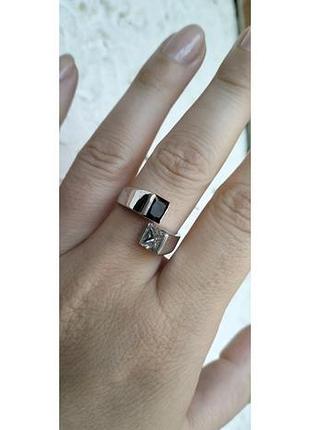 Серебряное кольцо с фианитами босфор