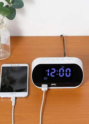 Годинник t2 з радіо та usb заряджанням телефона